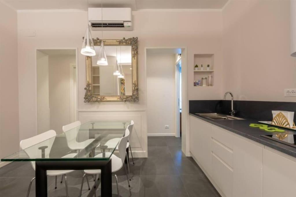 Stylish Four Bedrooms Apartment - Florence Center ภายนอก รูปภาพ